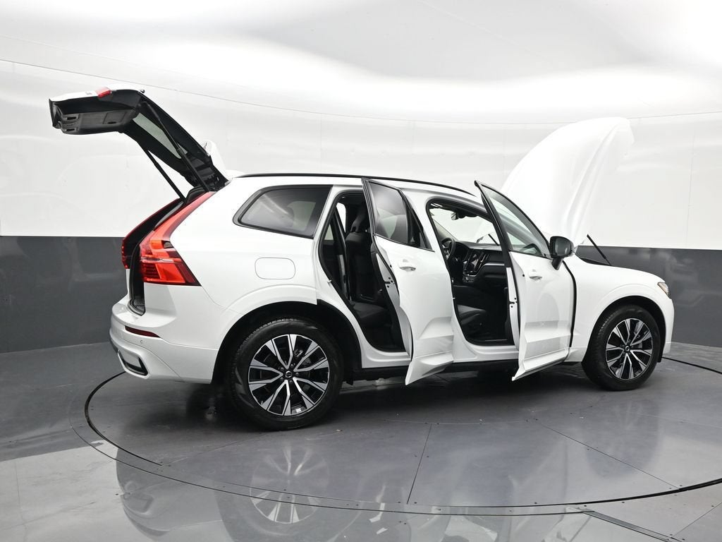2024 Volvo XC60 B5 Core Dark Theme