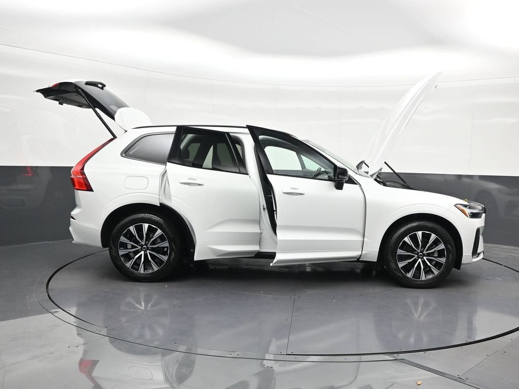 2024 Volvo XC60 B5 Core Dark Theme