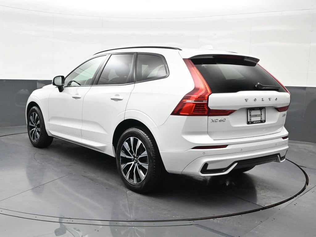 2024 Volvo XC60 B5 Core Dark Theme
