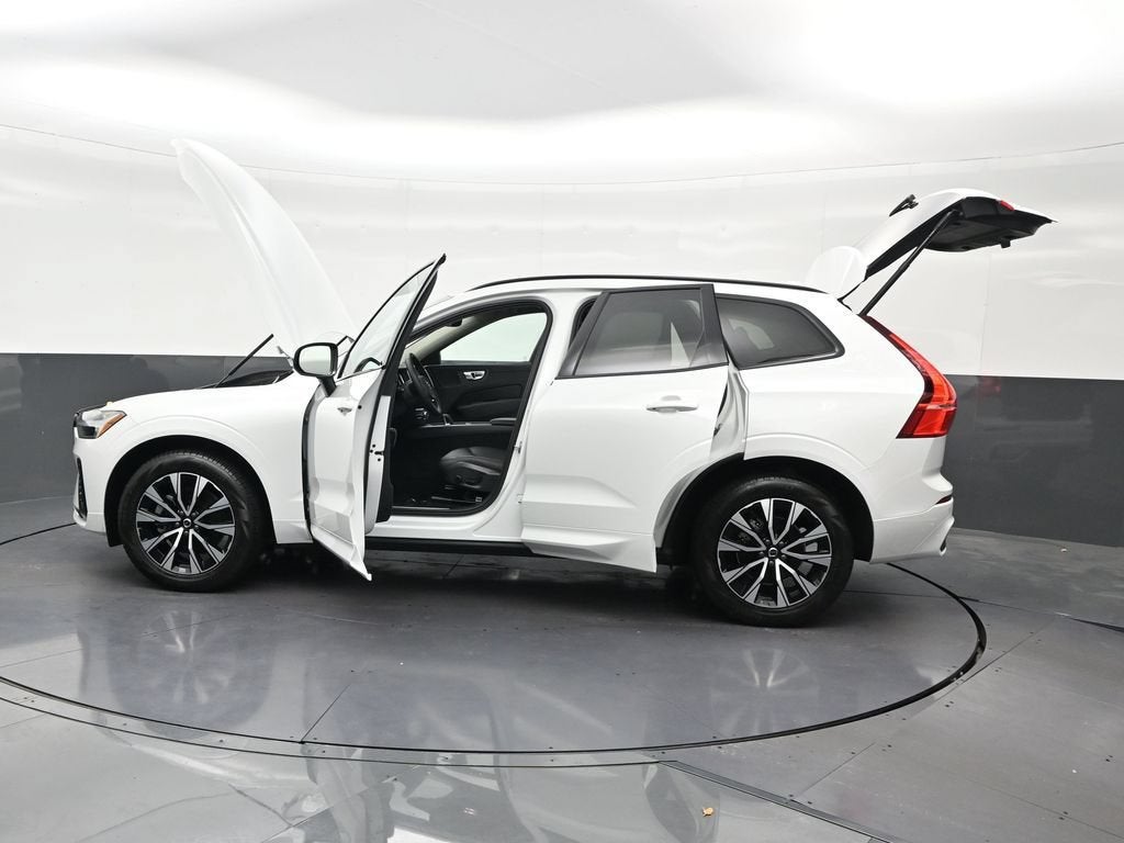 2024 Volvo XC60 B5 Core Dark Theme
