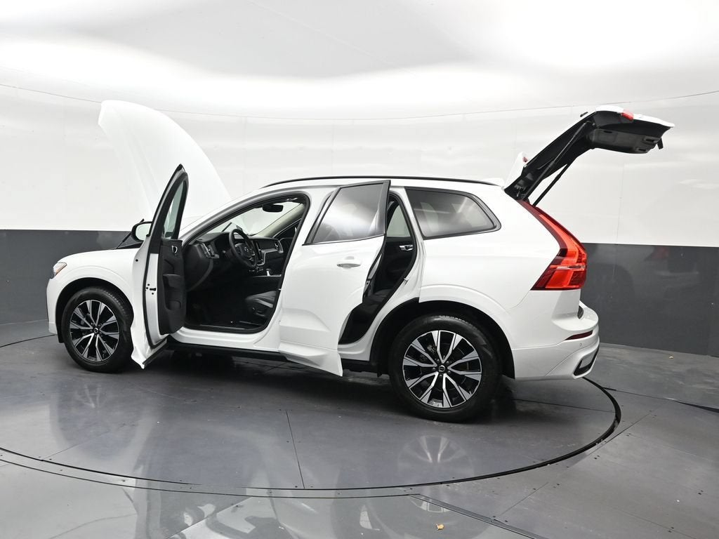 2024 Volvo XC60 B5 Core Dark Theme