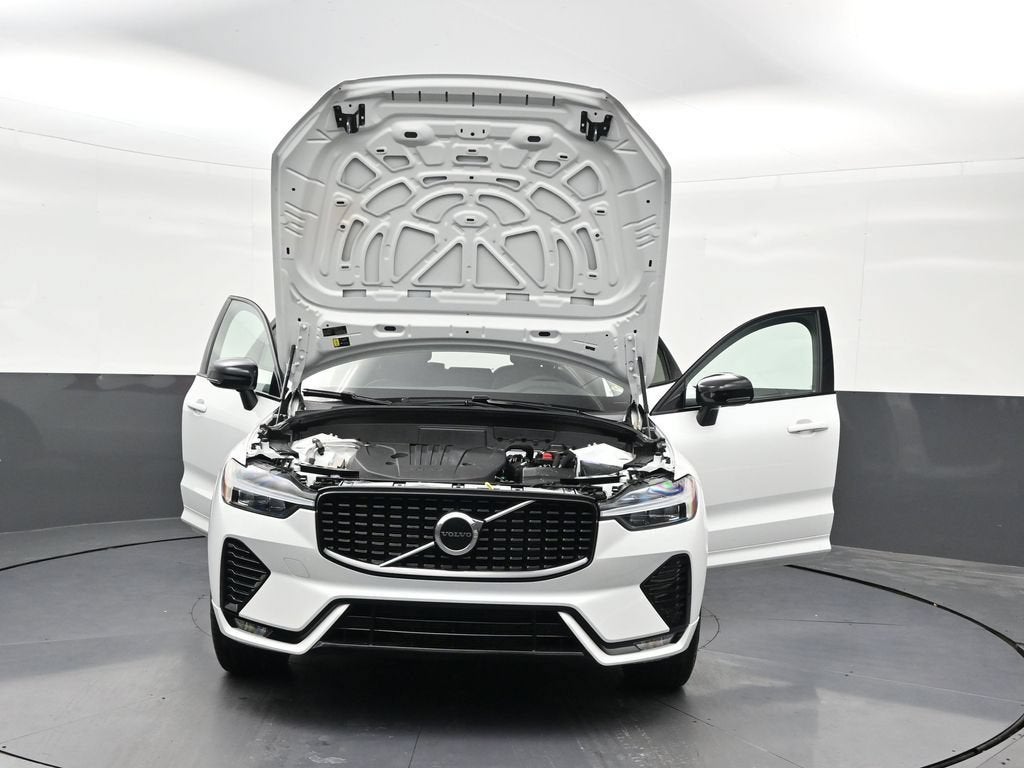 2024 Volvo XC60 B5 Core Dark Theme