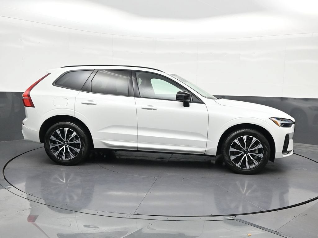 2024 Volvo XC60 B5 Core Dark Theme