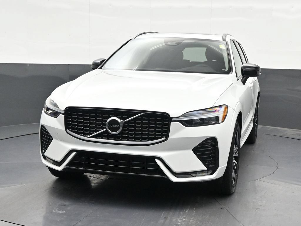 2024 Volvo XC60 B5 Core Dark Theme