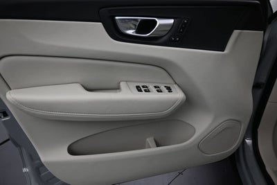 2024 Volvo XC60 B5 Core Dark Theme