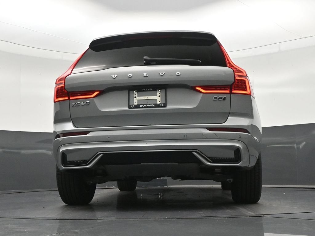 2024 Volvo XC60 B5 Core Dark Theme