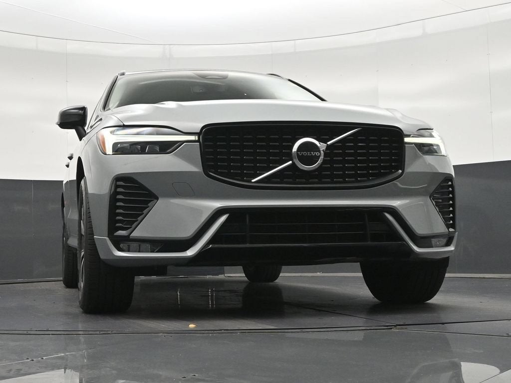 2024 Volvo XC60 B5 Core Dark Theme
