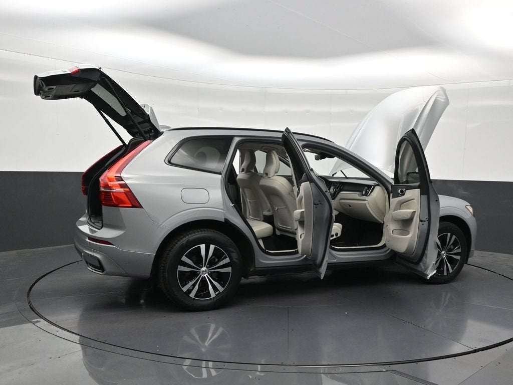 2024 Volvo XC60 B5 Core Dark Theme