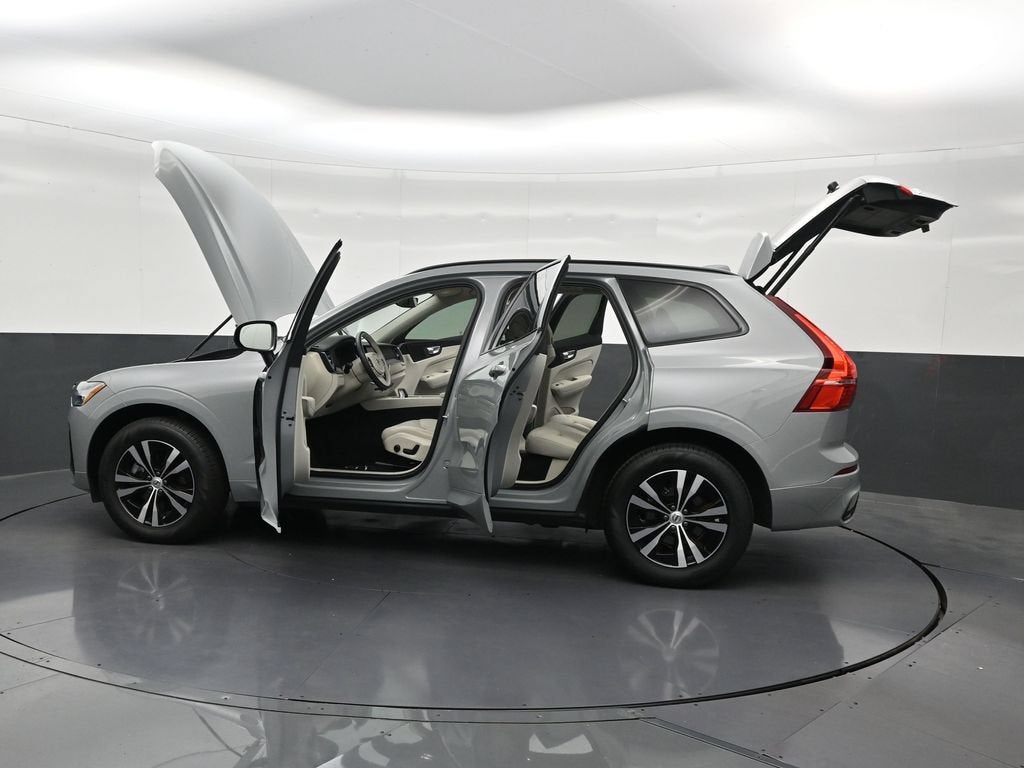 2024 Volvo XC60 B5 Core Dark Theme