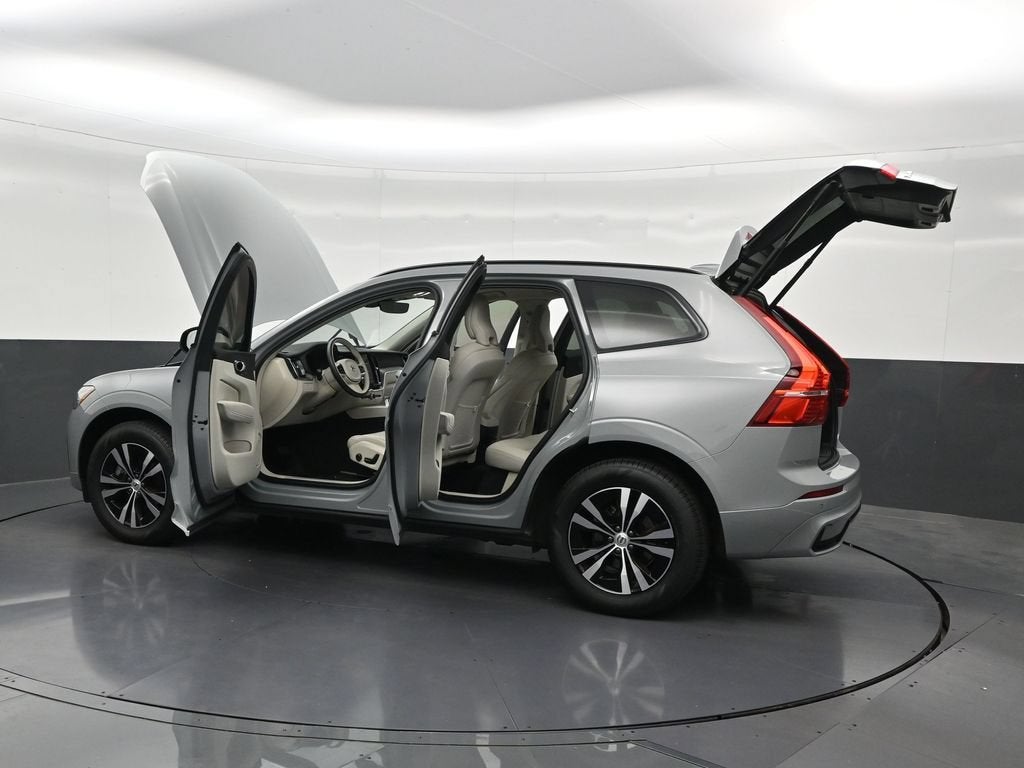 2024 Volvo XC60 B5 Core Dark Theme