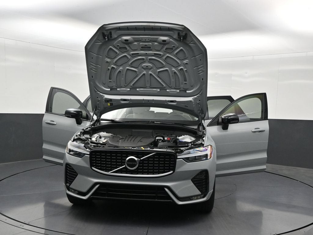 2024 Volvo XC60 B5 Core Dark Theme