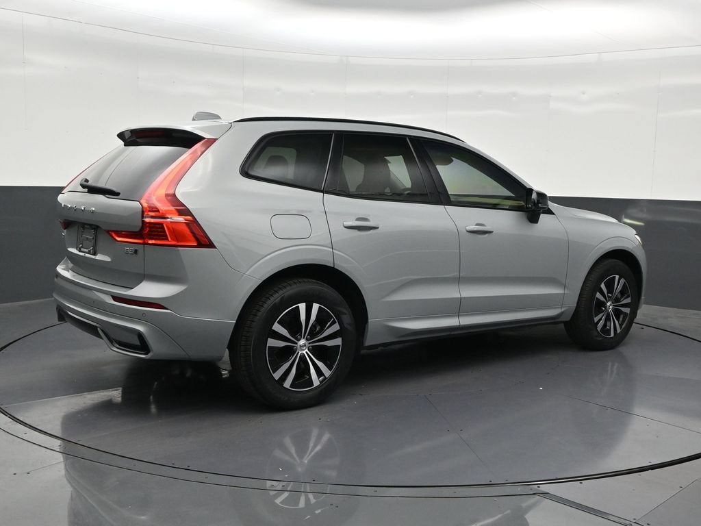 2024 Volvo XC60 B5 Core Dark Theme