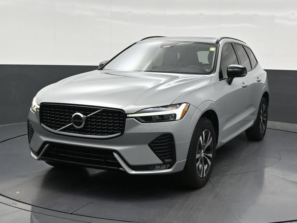 2024 Volvo XC60 B5 Core Dark Theme