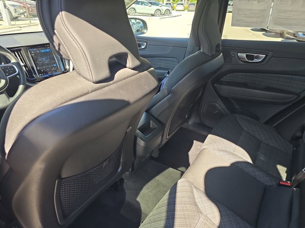 2024 Volvo XC60 Core Dark Theme