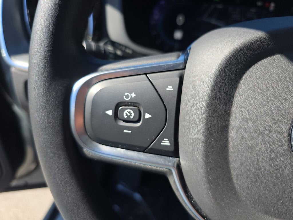 2024 Volvo XC60 Core Dark Theme