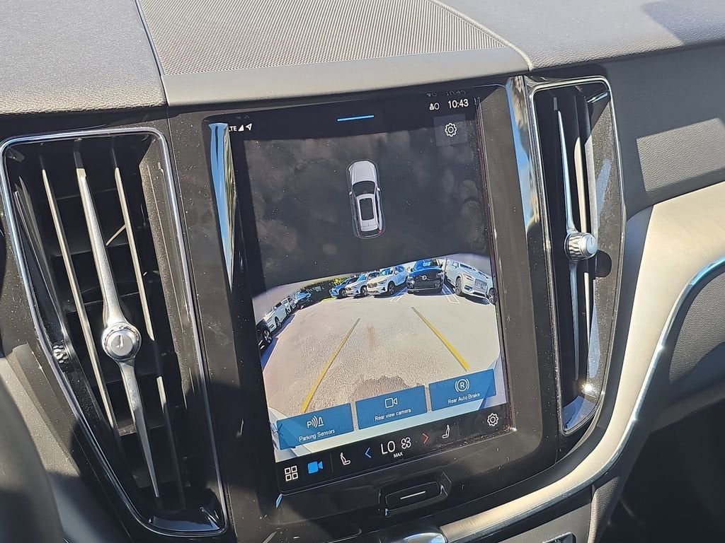 2024 Volvo XC60 Core Dark Theme