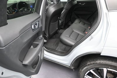 2024 Volvo XC60 Plus Dark Theme