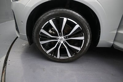 2024 Volvo XC60 Plus Dark Theme