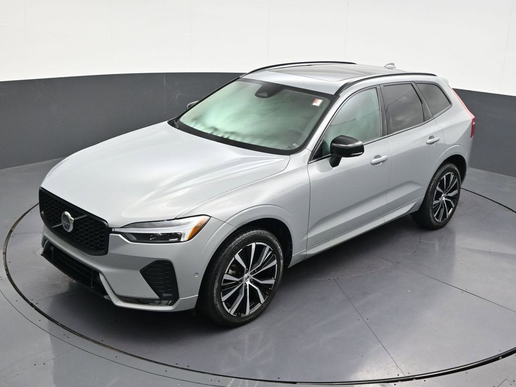 2024 Volvo XC60 Plus Dark Theme
