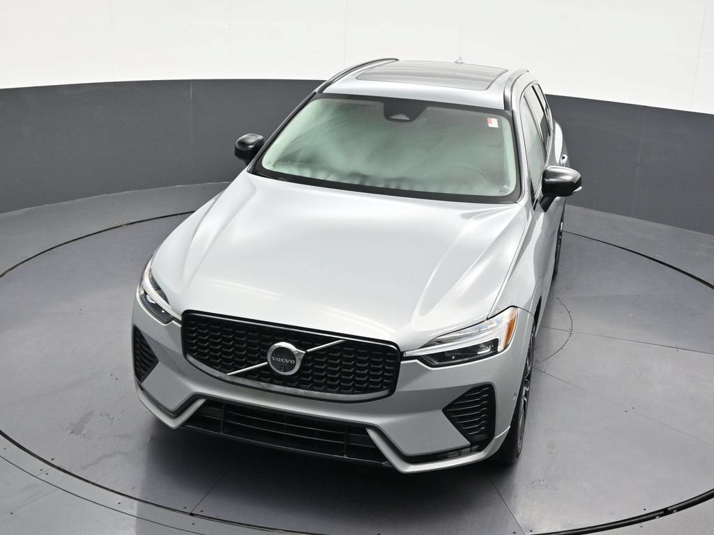 2024 Volvo XC60 Plus Dark Theme