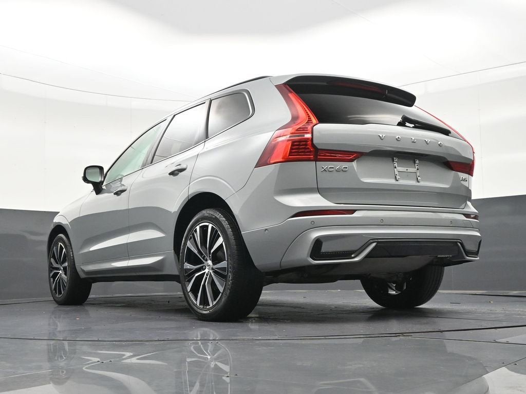 2024 Volvo XC60 Plus Dark Theme