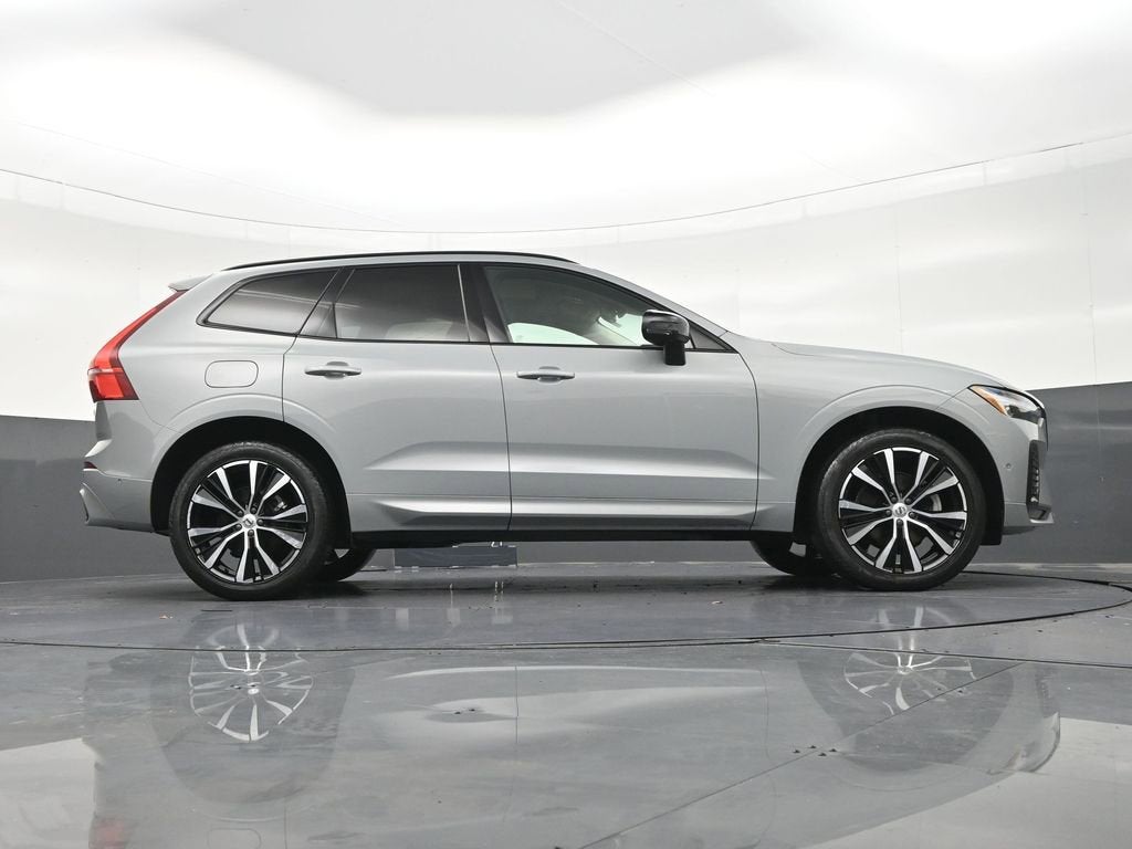 2024 Volvo XC60 Plus Dark Theme