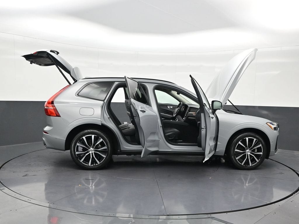 2024 Volvo XC60 Plus Dark Theme