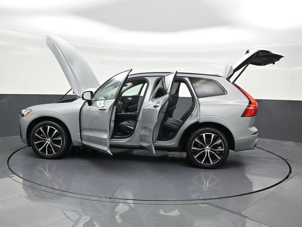 2024 Volvo XC60 Plus Dark Theme
