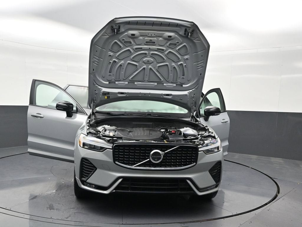 2024 Volvo XC60 Plus Dark Theme