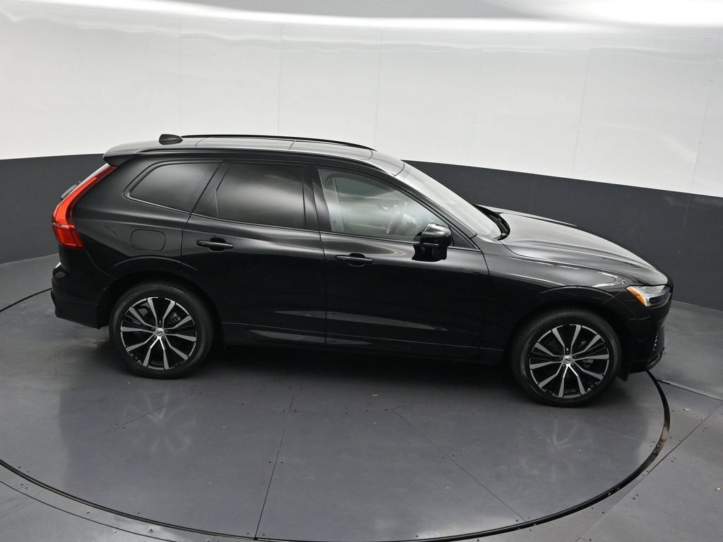 2024 Volvo XC60 B5 Plus Dark Theme