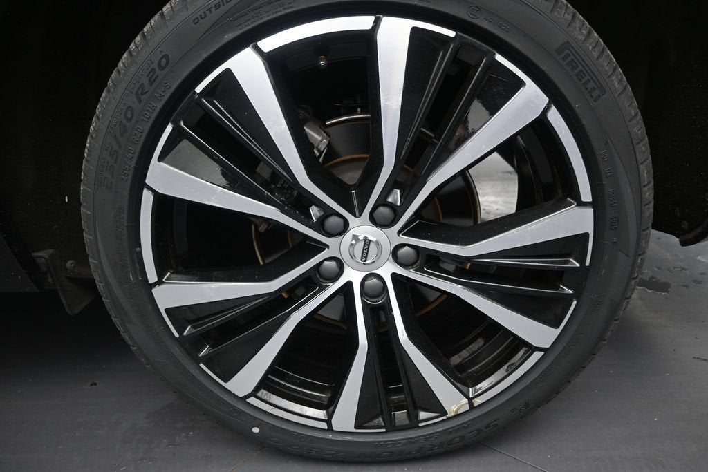 2024 Volvo XC60 B5 Plus Dark Theme