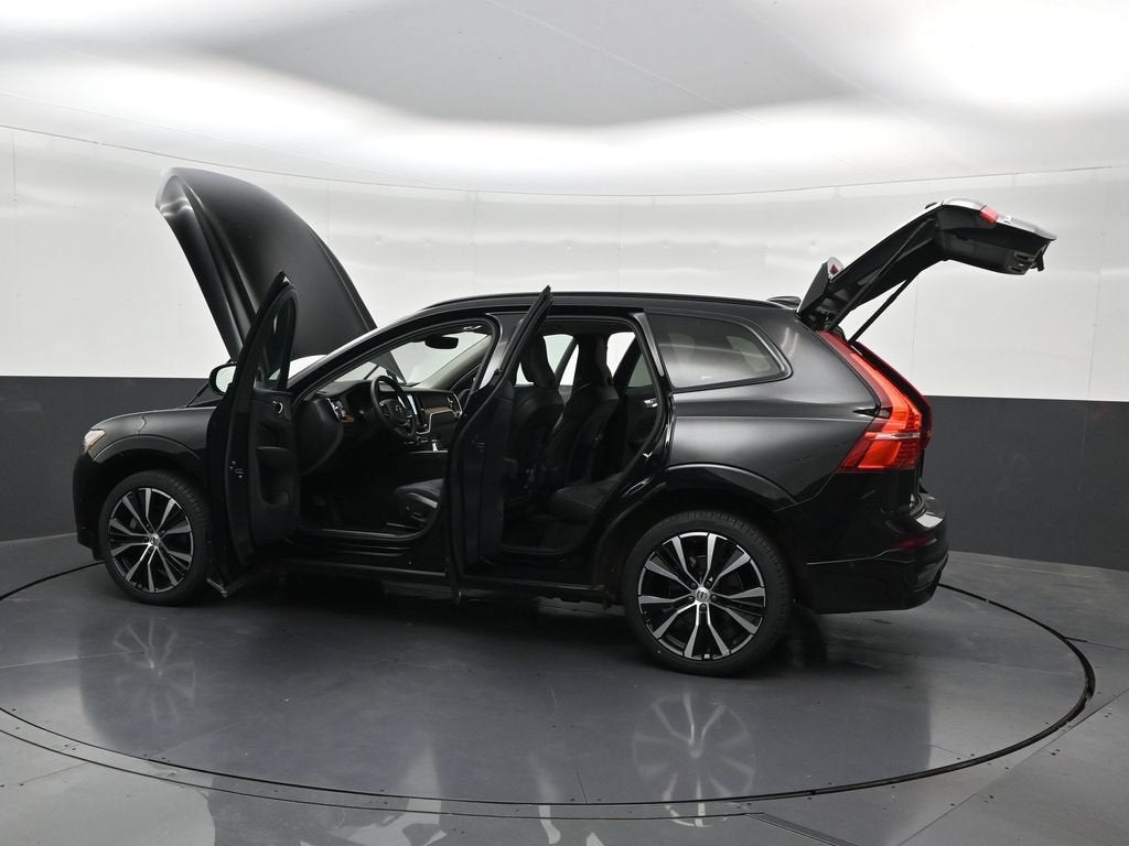 2024 Volvo XC60 B5 Plus Dark Theme