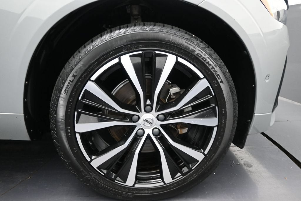 2024 Volvo XC60 B5 Plus Dark Theme