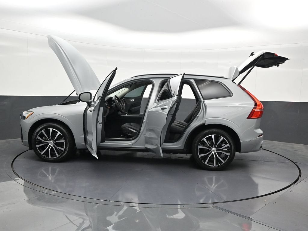 2024 Volvo XC60 B5 Plus Dark Theme