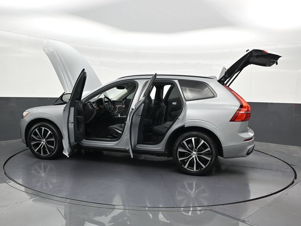 2024 Volvo XC60 B5 Plus Dark Theme