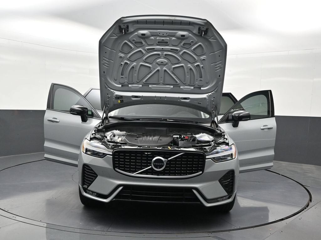 2024 Volvo XC60 B5 Plus Dark Theme