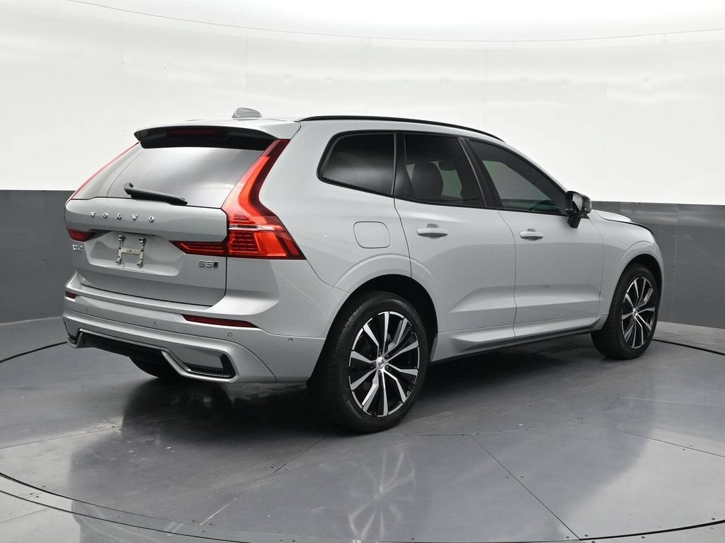 2024 Volvo XC60 B5 Plus Dark Theme
