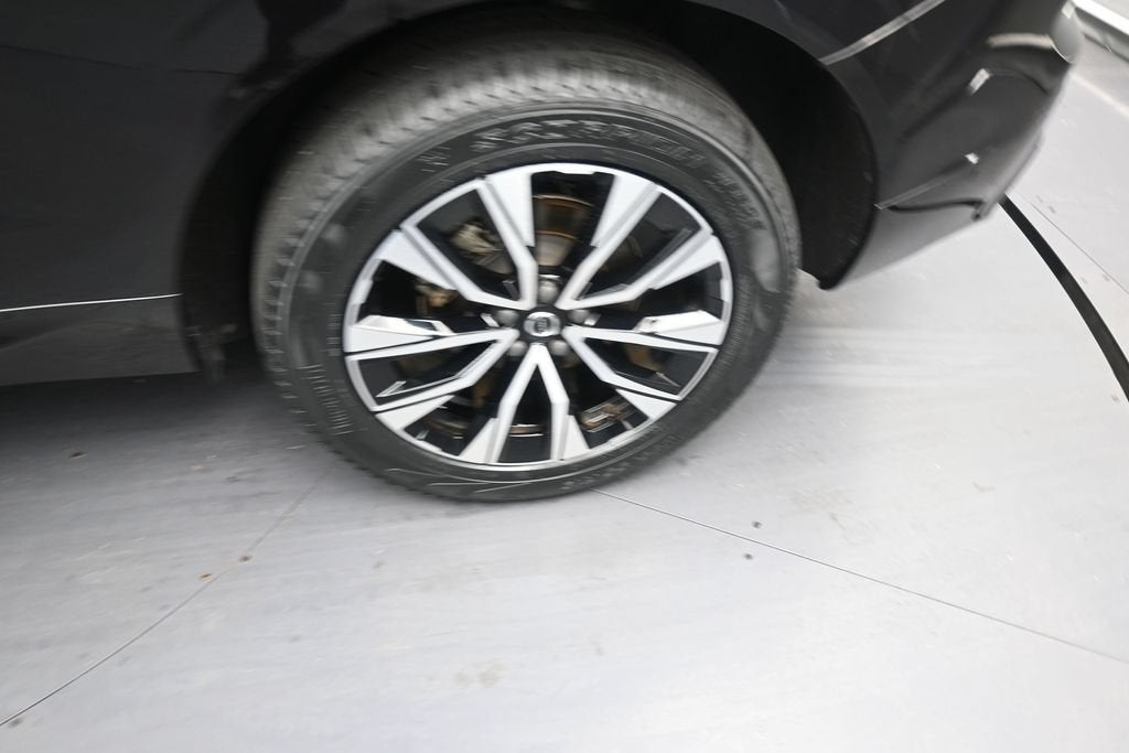 2024 Volvo XC60 Plus Dark Theme