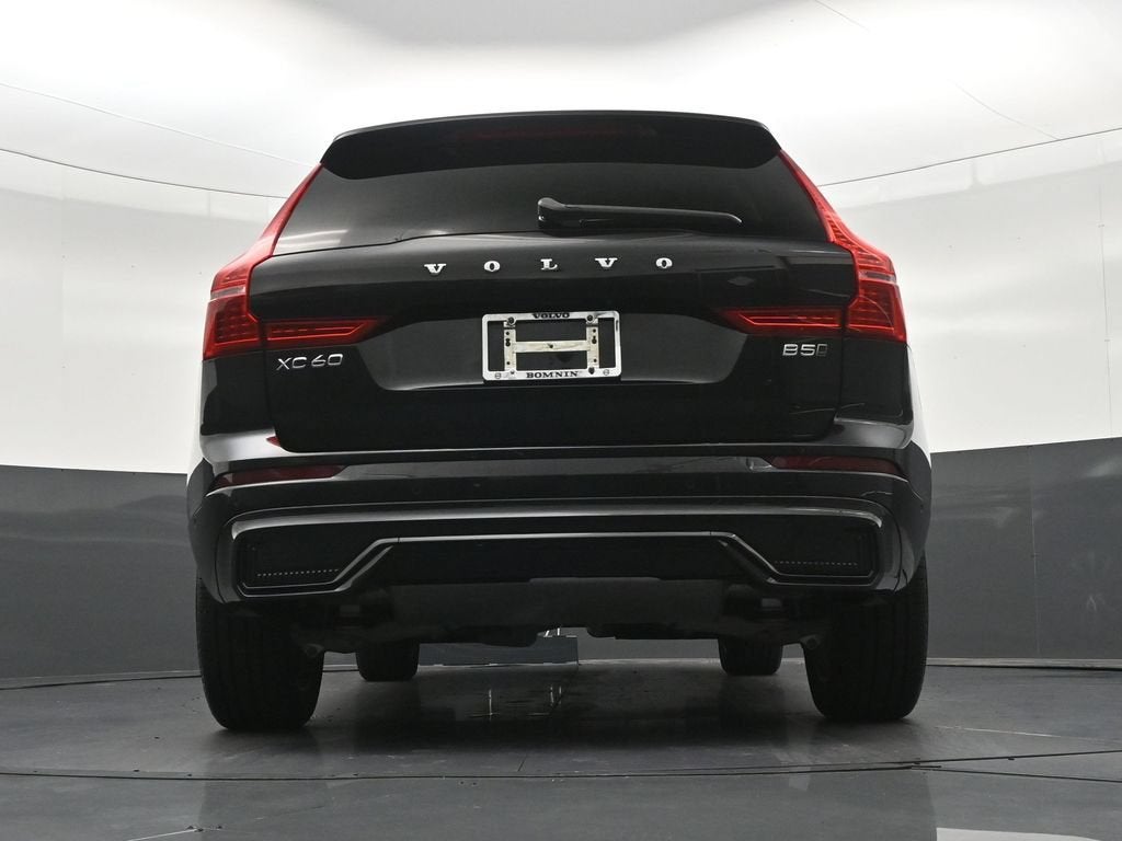 2024 Volvo XC60 Plus Dark Theme