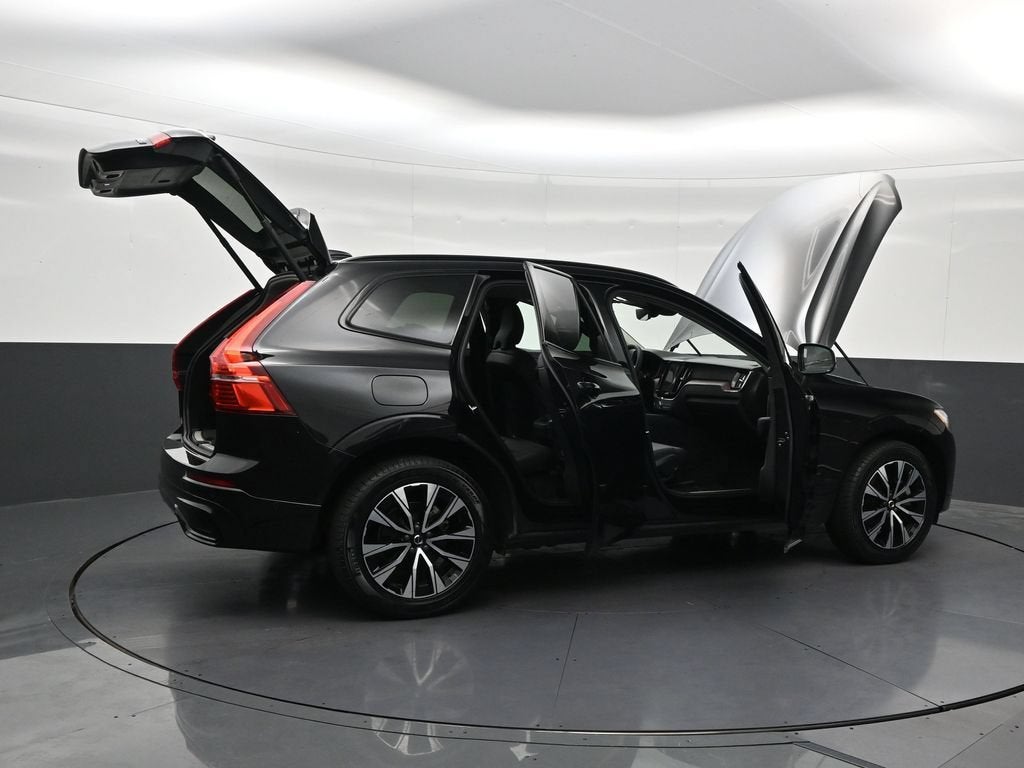 2024 Volvo XC60 Plus Dark Theme