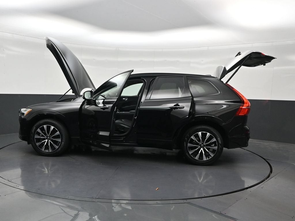 2024 Volvo XC60 Plus Dark Theme
