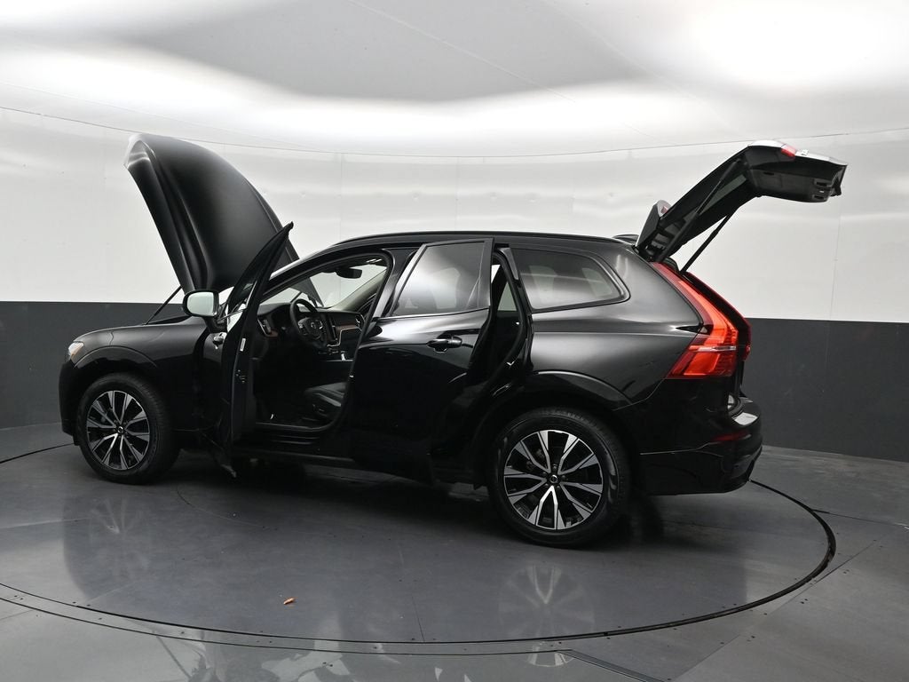 2024 Volvo XC60 Plus Dark Theme