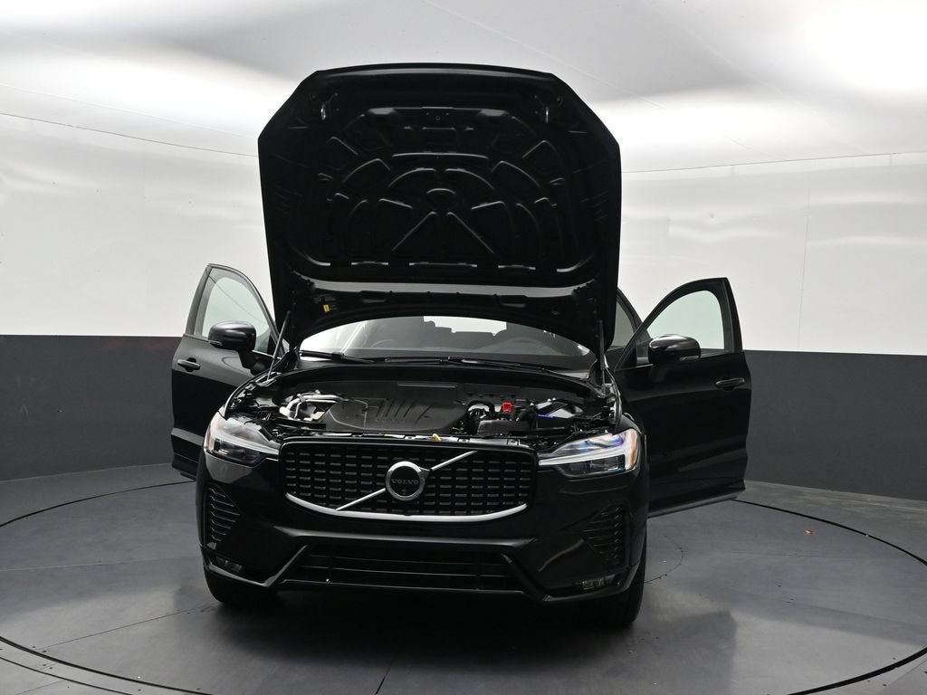 2024 Volvo XC60 Plus Dark Theme