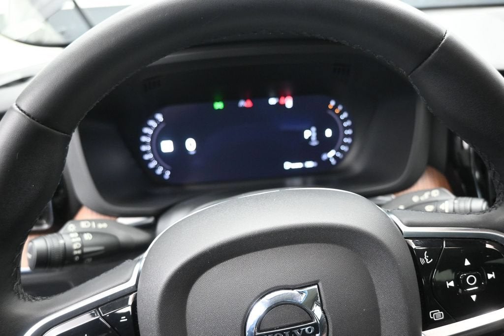 2024 Volvo XC60 B5 Plus Dark Theme