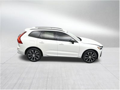 2024 Volvo XC60 Plus Dark Theme