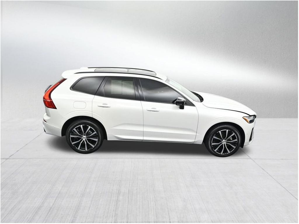 2024 Volvo XC60 Plus Dark Theme
