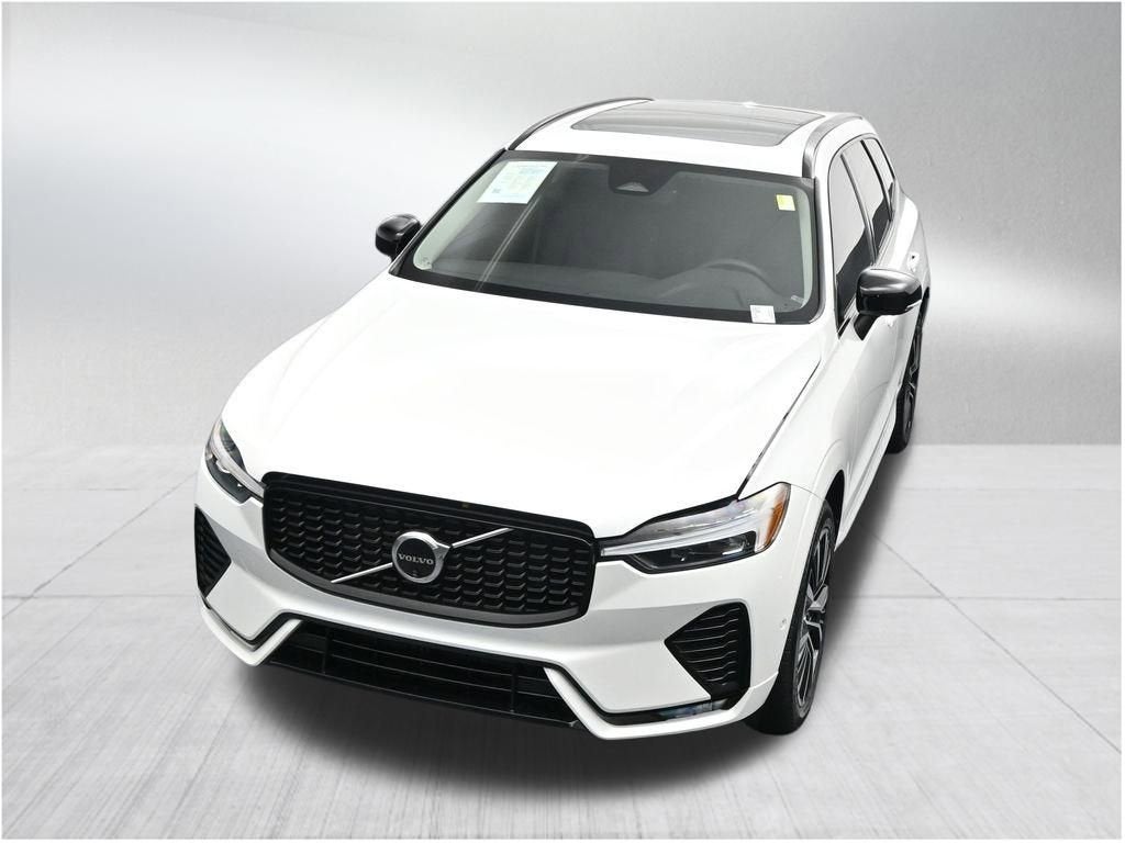 2024 Volvo XC60 Plus Dark Theme