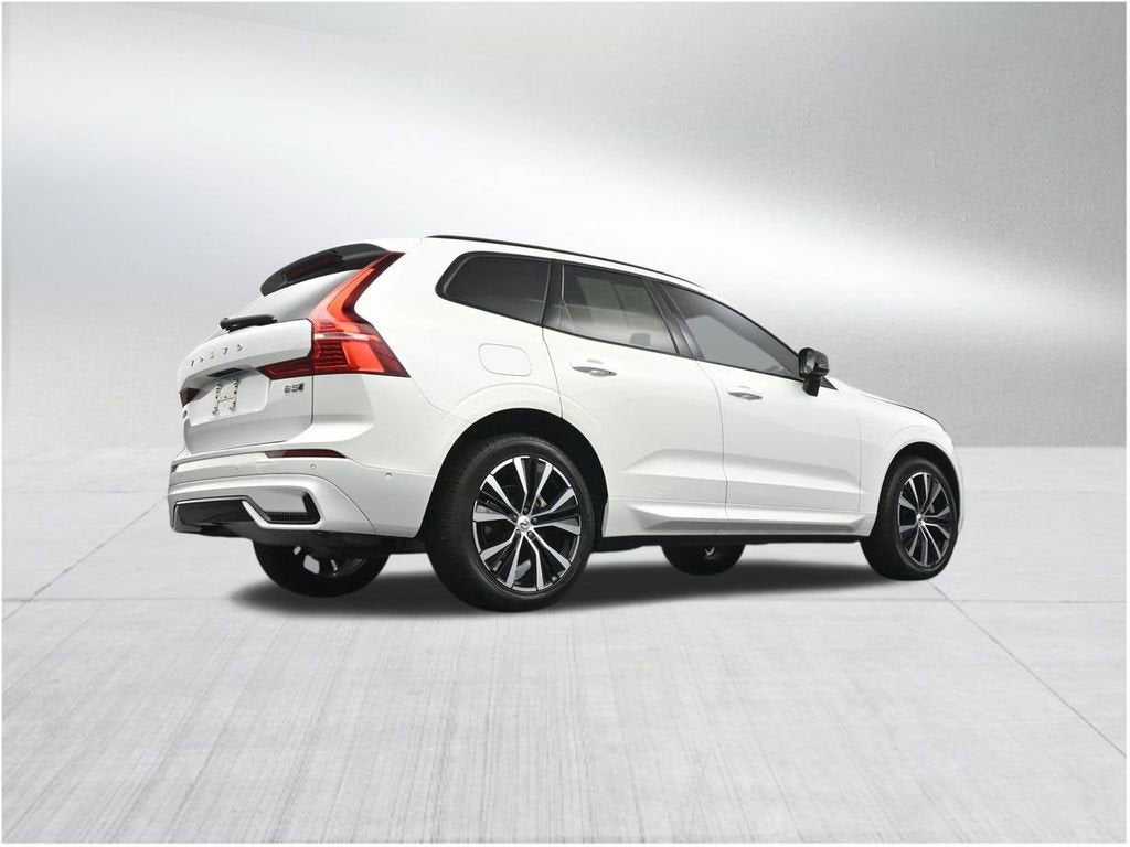 2024 Volvo XC60 Plus Dark Theme