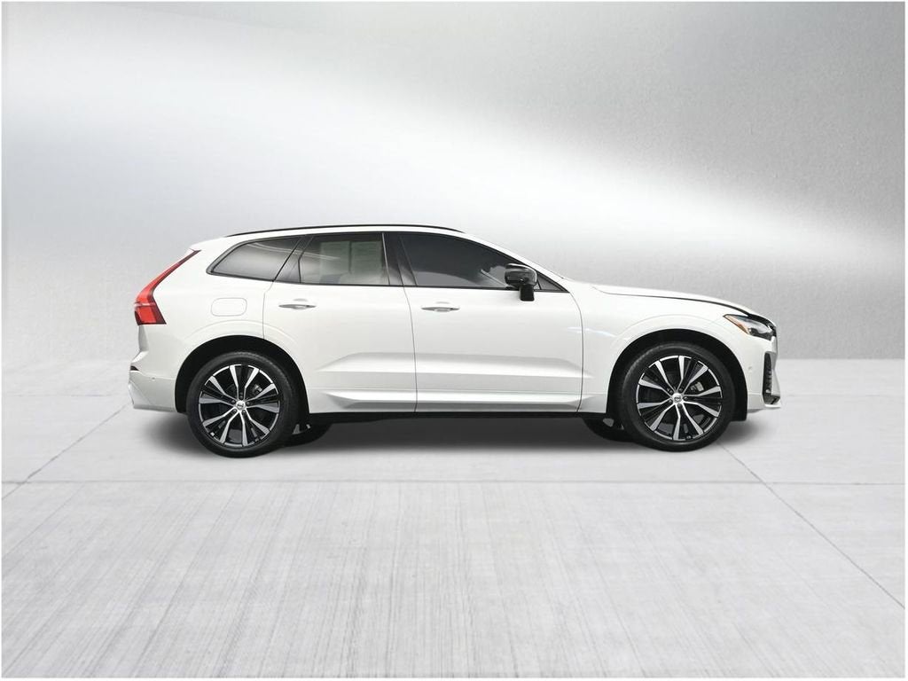 2024 Volvo XC60 Plus Dark Theme