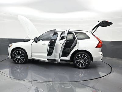 2024 Volvo XC60 Plus Dark Theme